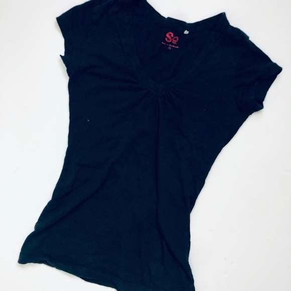 Basic Black Shirt - Picture 2 of 4